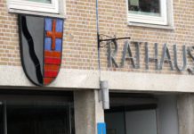 Parkendes Fahrzeug angefahren – Polizei sucht nach Hinweisen