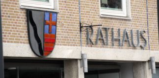 Parkendes Fahrzeug angefahren – Polizei sucht nach Hinweisen