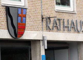 Parkendes Fahrzeug angefahren – Polizei sucht nach Hinweisen