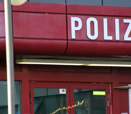 Unbekannte entwenden zwei Pkw in Lübeck-Kücknitz