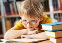 Jedes achte Grundschulkind trägt eine Brille