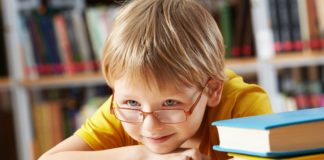 Jedes achte Grundschulkind trägt eine Brille