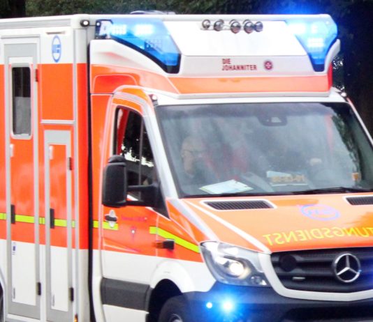 Schwerer Verkehrsunfall mit drei Fahrzeugen bei Oldenburg