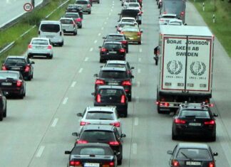 Sperrung der A1 Richtung Hamburg nach einem Unfall