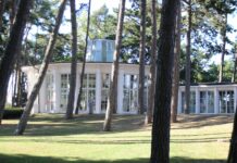 Werke der Familie Lilo Peters in der Trinkkurhalle Timmendorf Strand