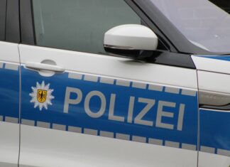 Mann reist unerlaubt ein und wird per Haftbefehl gesucht