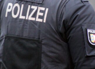 Verdacht der gemeinschädlichen Sachbeschädigung durch Fan-Sticker