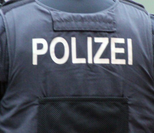 Polizeibeamte durch erhebliche Widerstandshandlungen verletzt
