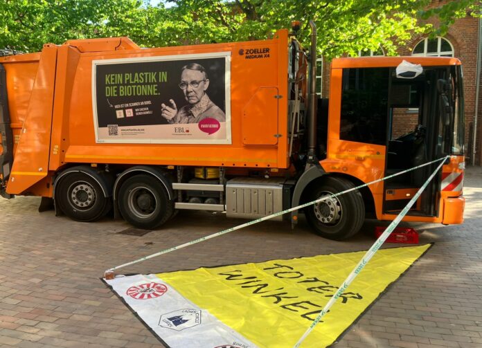 Toter Winkel anhand eines Fahrzeuges der EBL an der Dom-Schule dargestellt.