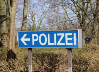 Rollerfahrer bei Unfall lebensgefährlich verletzt