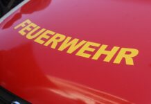 Pkw kippt nach Verkehrsunfall auf die Seite