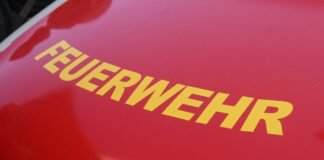 Pkw kippt nach Verkehrsunfall auf die Seite