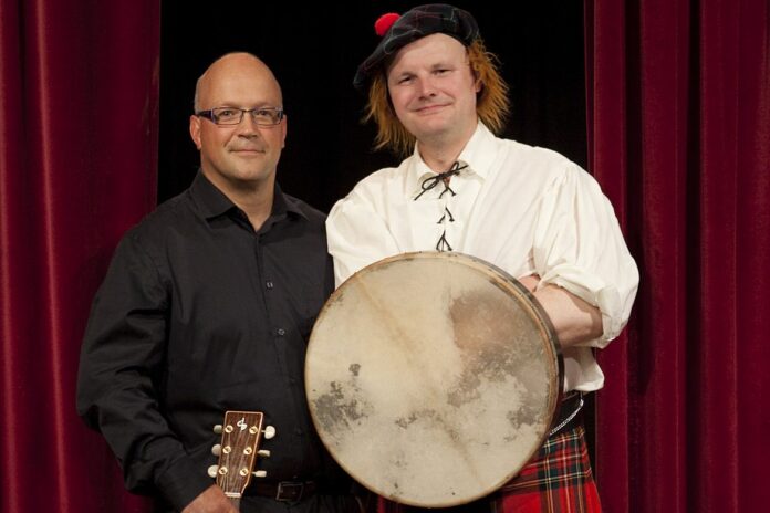 Titel Far Beyond Tweed Pressefoto