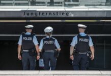 Frau soll in 28 Fällen ohne Fahrschein in öffentlichen Verkehrsmitteln gefahren sein