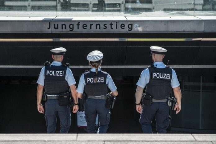 Bundespolizisten Jungfernstieg (1)