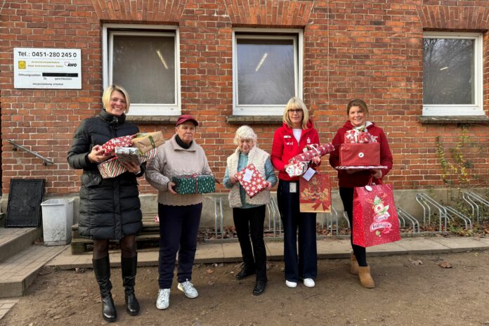 Geschnke Übergabe der Geschenke