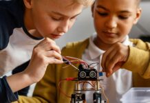 Gefährliche Knopfzellen in Lichterketten und Kinderspielzeug