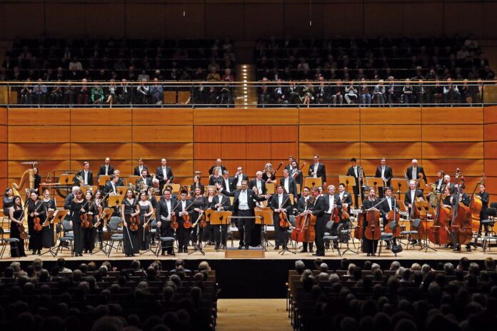 Neujahrskonzert 1 (c) Wolfgang Maxwitat_bearb_RGB aus CMYK_m - 15x10cm 300dpi