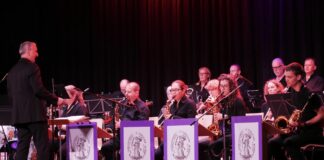 Weihnachtskonzert mit der Uni-Big Band Kiel im Oldenburger Stadttheater