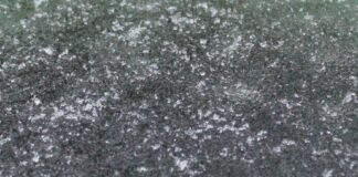 Vor allem über Schneeflächen leichter Frost bis -1 Grad