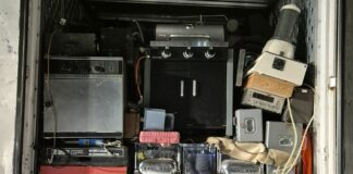 Polizei stoppt Kleinlaster auf der A 24