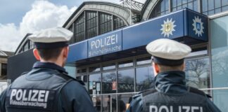 Schlafenden Mann im Hamburger Hauptbahnhof offensichtlich bestohlen