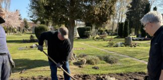 Beetgestaltung auf dem Stockelsdorfer Friedhof