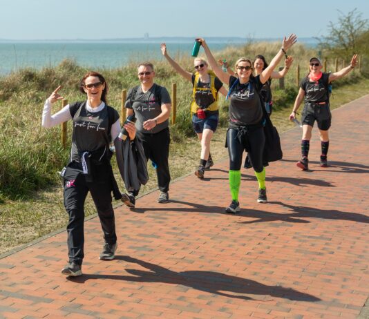 50 Kilometer entlang der Lübecker Bucht: Ostsee-Megamarsch 2026