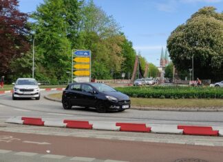 Radfahrerin angefahren – Zeugen gesucht