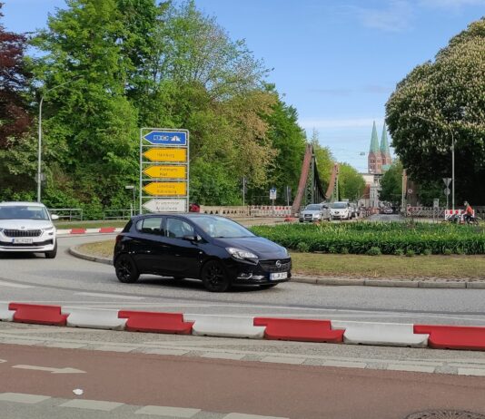 Radfahrerin angefahren – Zeugen gesucht