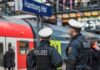 2,94 Promille: Bundespolizisten müssen „Fahrgast“ aus dem Zug tragen