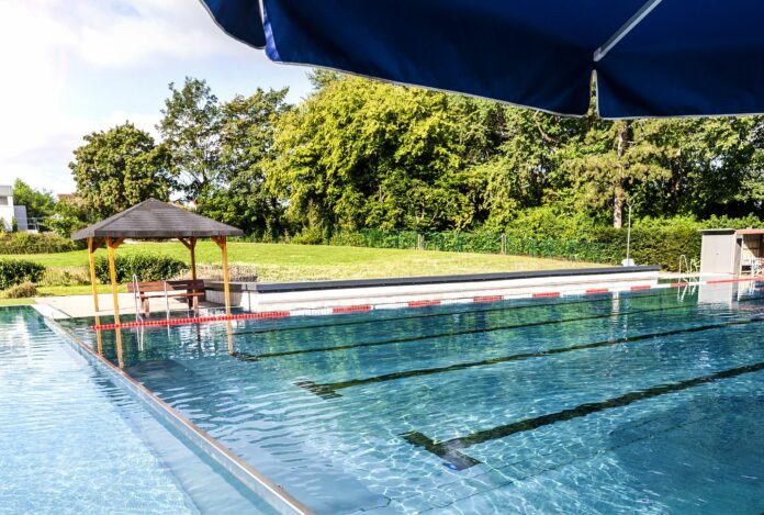 Freibad Moisling Sonnenschirm