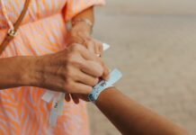 Das Strandband für Strandtage in der Lübecker Bucht