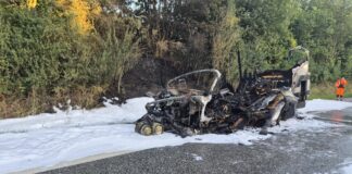Wohnmobil gerät während der Fahrt in Brand – Autobahn gesperrt