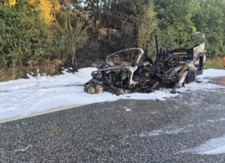 Wohnmobil gerät während der Fahrt in Brand – Autobahn gesperrt