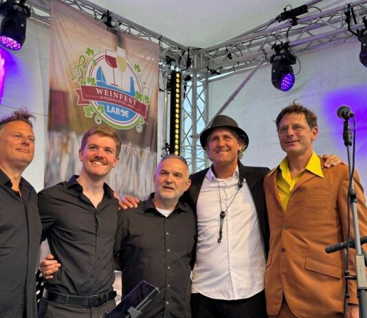 After-Work-Konzert auf dem Rathausvorplatz Freisein Funk Unit - Foto: Eckhard A. Kretschmer/oH