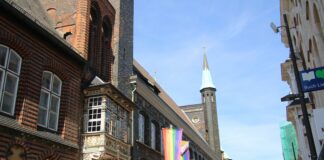 Sozialministerin Aminata Touré beim CSD Lübeck