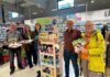 Fairtrade-Steuerungsgruppe beteiligte sich am Regionaltag bei REWE Schock