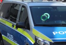 Polizei stellt Schreckschusswaffe an Schule sicher