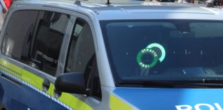 Polizei stellt Schreckschusswaffe an Schule sicher