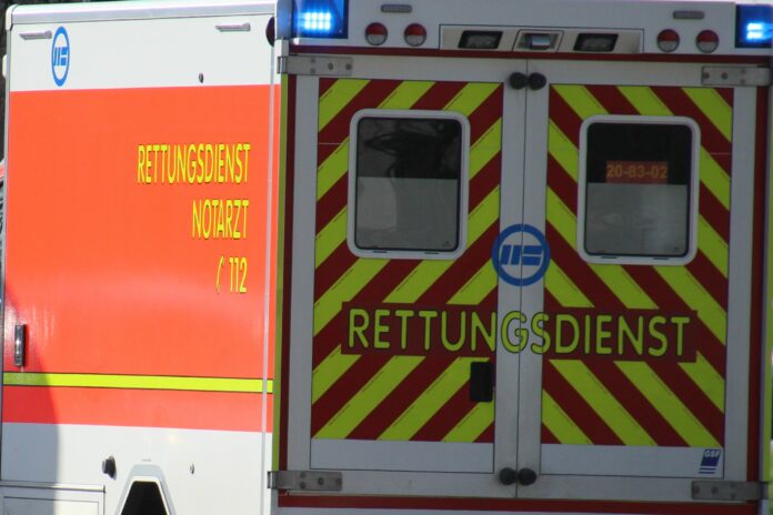Rettungsdienst mit Blaulicht